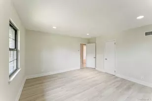 2 Foxwood Rd, Great Neck, NY 11024 - Photo 13