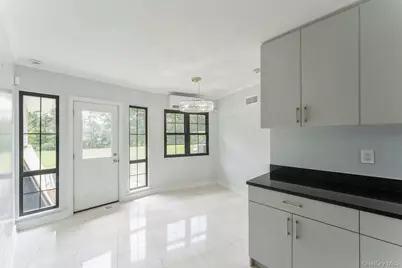 2 Foxwood Road, Great Neck, NY 11024 - Photo 19