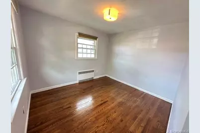 13 Juniper Road #2nd Fl, Port Washington, NY 11050 - Photo 3