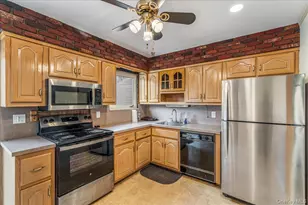 21 Norman St, Lynbrook, NY 11563 - Photo 7