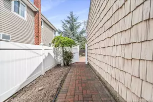 21 Norman St, Lynbrook, NY 11563 - Photo 29