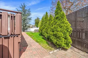21 Norman St, Lynbrook, NY 11563 - Photo 27