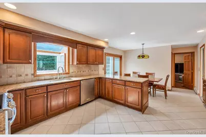 64 Muttontown Eastwoods Road, Syosset, NY 11791 - Photo 13