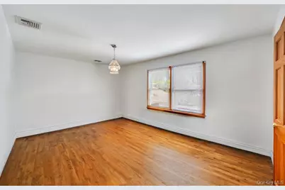 64 Muttontown Eastwoods Road, Syosset, NY 11791 - Photo 17