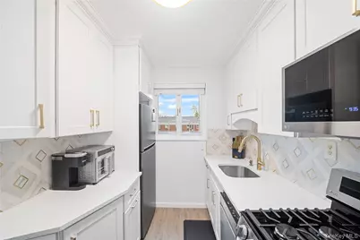 220-02 Stronghurst Avenue #(Lower) 18-3, Queens Village, NY 11427 - Photo 9
