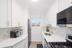 220-02 Stronghurst Ave, Queens Village, NY 11427 - Photo 9