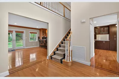 16 E Slope Road, Bayville, NY 11709 - Photo 9