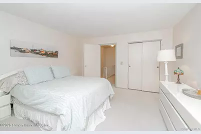 31 Stonegate Drive, New York, NY 10304 - Photo 7
