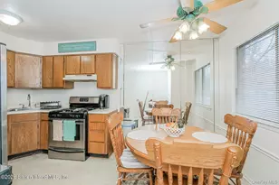 31 Stonegate Dr, New York, NY 10304 - Photo 3