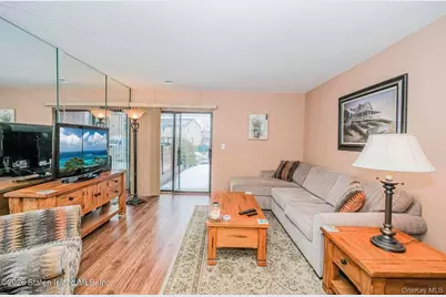 31 Stonegate Drive, New York, NY 10304 - Photo 5