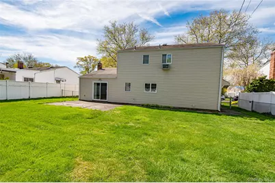 17 Wentworth Drive, Dix Hills, NY 11746 - Photo 9