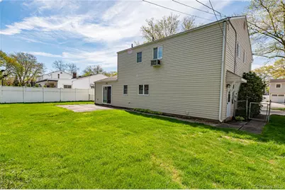 17 Wentworth Drive, Dix Hills, NY 11746 - Photo 7