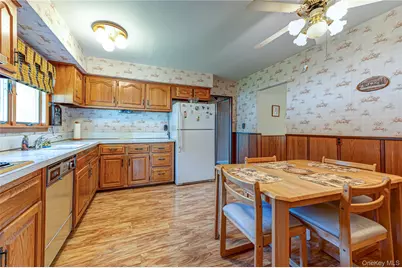 17 Wentworth Drive, Dix Hills, NY 11746 - Photo 25