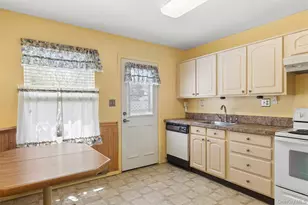 8 Coventry Ct, Ridge, NY 11961 - Photo 5