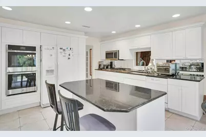 [Address not provided], Dix Hills, NY 11746 - Photo 27
