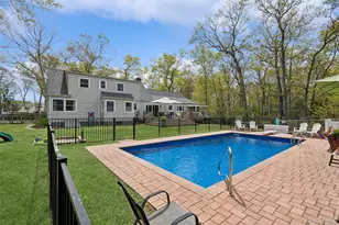 45 Woodland Dr, Smithtown, NY 11787 - Photo 39