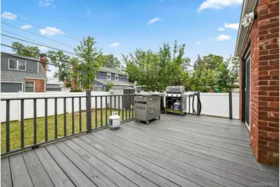 6 Willow Road, New Hyde Park, NY 11040 - Photo 7