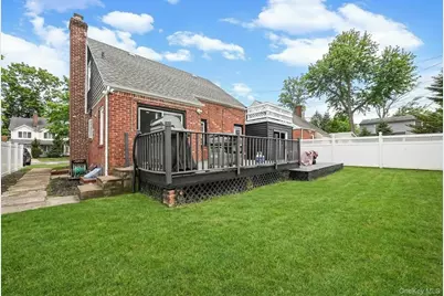 6 Willow Road, New Hyde Park, NY 11040 - Photo 5