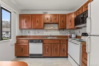 116 Village Road #D, Yorktown Heights, NY 10598 - Photo 9