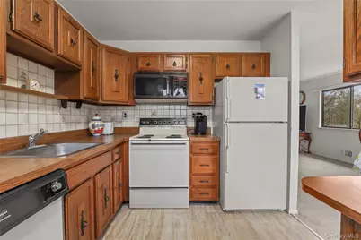 116 Village Road #D, Yorktown Heights, NY 10598 - Photo 11