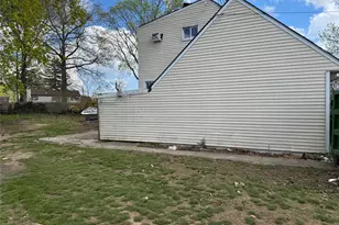 41 Princeton St, Bay Shore, NY 11706 - Photo 15