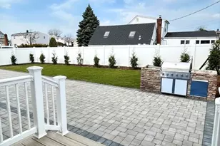 5 Baker Ln, Levittown, NY 11756 - Photo 29