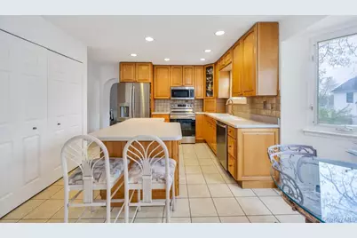 9 Chester Street, Smithtown, NY 11787 - Photo 17