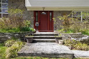 5 Highpoint Dr, Huntington, NY 11743 - Photo 9