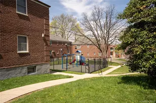 58-29 251st St, Little Neck, NY 11362 - Photo 17