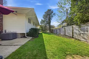 15 Saddle Ln, Huntington Station, NY 11746 - Photo 29