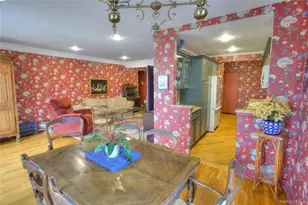 75 S Middle Neck Rd, Great Neck, NY 11021 - Photo 13