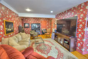 75 S Middle Neck Rd, Great Neck, NY 11021 - Photo 9