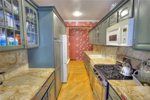 75 S Middle Neck Rd, Great Neck, NY 11021 - Photo 15