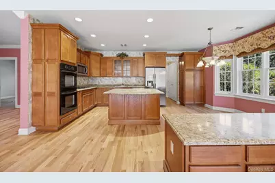 381 Altessa Boulevard, Melville, NY 11747 - Photo 7