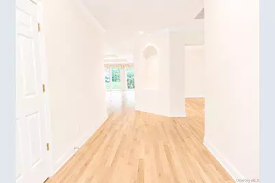 381 Altessa Boulevard, Melville, NY 11747 - Photo 5