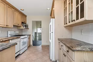 2 Starfire Ln, Williston Park, NY 11596 - Photo 13