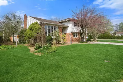 2 Starfire Lane, Williston Park, NY 11596 - Photo 3