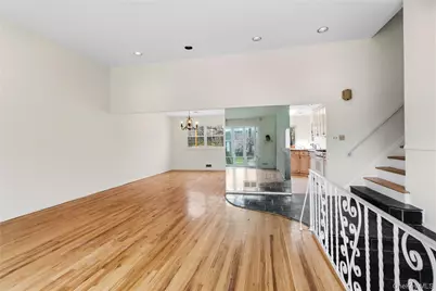 2 Starfire Lane, Williston Park, NY 11596 - Photo 9