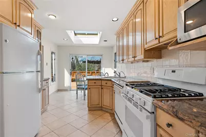 2 Starfire Lane, Williston Park, NY 11596 - Photo 15