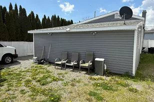 354 Beachview St, Copiague, NY 11726 - Photo 23