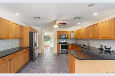 70 Oak Pond Lane, Mahopac, NY 10541 - Photo 9