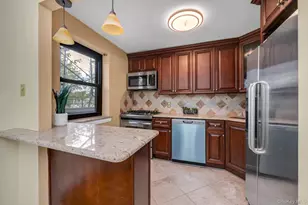 44 Terrace Cir, Great Neck, NY 11021 - Photo 5