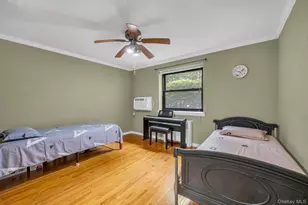44 Terrace Cir, Great Neck, NY 11021 - Photo 9