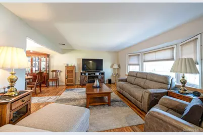 89 Cheltenham Road, West Babylon, NY 11704 - Photo 5