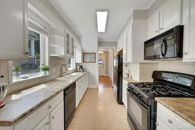 65 Lawton Avenue, Hartsdale, NY 10530 - Photo 11