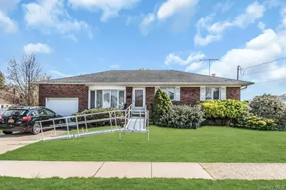 258 N Wisconsin Avenue, Massapequa, NY 11758 - Photo 1
