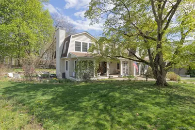 302 Laurel Road, Pearl River, NY 10965 - Photo 3