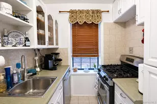 83-25 98th St, Woodhaven, NY 11421 - Photo 9