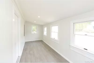 7 Pioneer Avenue, Suffern, NY 10901 - Photo 7