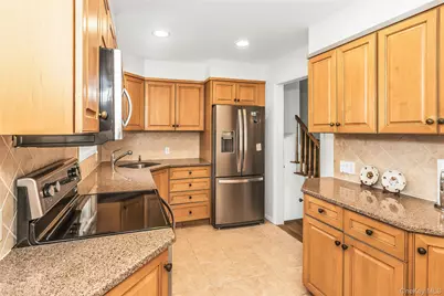 17 Fresno Drive, Plainview, NY 11803 - Photo 7